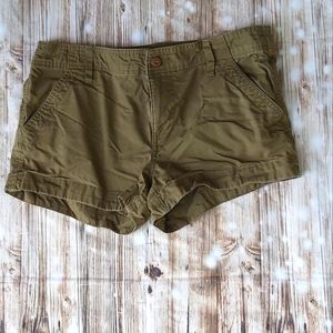 Kaki shorts